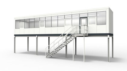 Meisterbüro auf Bühne aus vorgefertigten Bauteilen Meisterbüro auf Bühne für die Industrie aus modularen Bauteilen in einer Lagerhalle