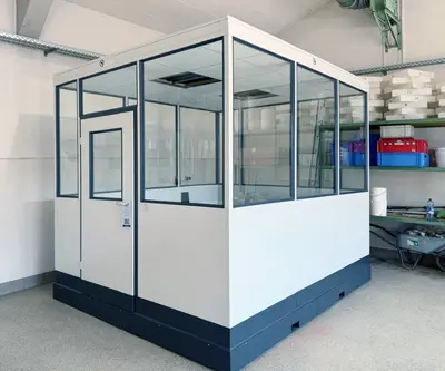 Mobiles Hallenbüro 4-seitig freistehend mit Flügeltür Mobiles Hallenbüro 4-seitig freistehend mit Flügeltür